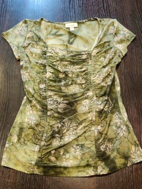 Dressbarn Olive Green Floral Ruched Short Sleeve Tee